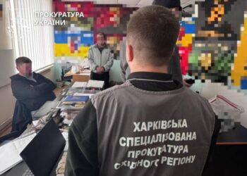 Посадовців армійського корпусу затримали за вимагання грошей з військовослужбовців