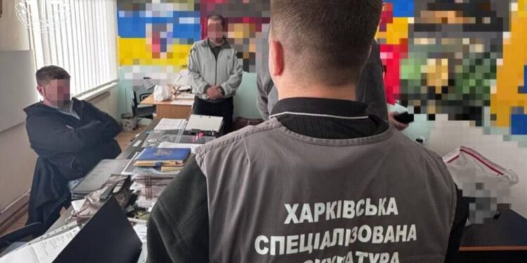 Посадовців армійського корпусу затримали за вимагання грошей з військовослужбовців