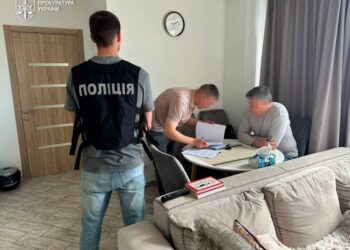 Вивозив “музик” за кордон: правохоронці підозрюють колишнього чиновника Мінкульту