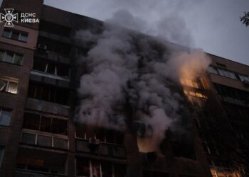 “Будь ласка, бережіть себе”: Зеленський попередив про загрозу масованого удару РФ