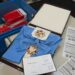 Зеленський відправив Орден Білого Орла до Польщі “Новою поштою”