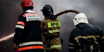 У російському Нижньокамську горить нафтозавод: зафіксовано кілька осередків вогню