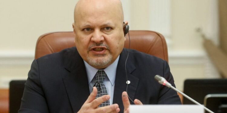 Прокурора Хана тимчасово усунули від обовязків у МКС через звинувачення в домаганнях 1 Прокурора Хана тимчасово усунули від обов’язків у МКС через звинувачення в домаганнях