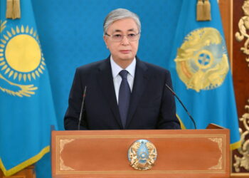 Президент Казахстану закликав Путіна “заморозити” війну та відновити переговори щодо України