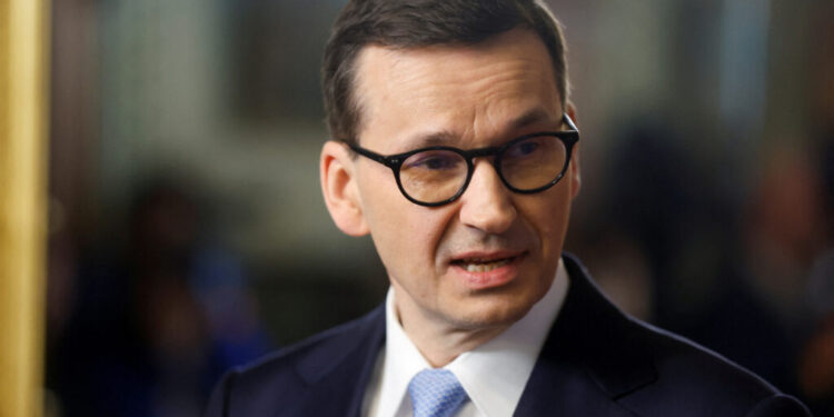 Експремєр Польщі Моравецький передав український орден до музею Волинської трагедії 1 Експрем’єр Польщі Моравецький передав український орден до музею Волинської трагедії
