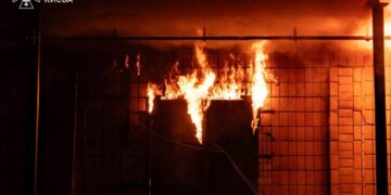 В трьох районах Києва виникли пожежі внаслідок російського удару