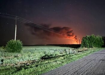 Дрони вдарили по двох НПЗ та військовому аеродрому в Росії: спалахнули пожежі