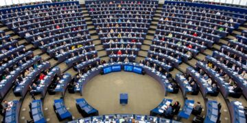 Європарламент прямо вимагає від української влади скасувати незаконні санкції проти Петра Порошенка – адвокат Головань