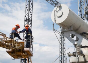 Росія вдарила по енергосистемі України: частина споживачів без світла