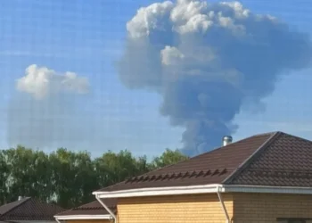 Безпілотники вдарили по одному з найбільших НПЗ Росії: виникла масштабна пожежа
