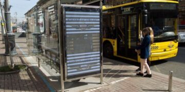 Масований обстріл Києва: у столиці змінили маршрути громадського транспорту та обмежили рух поїздів