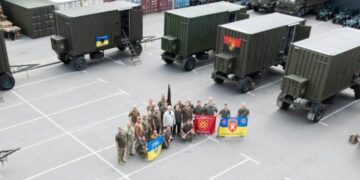 Порошенко передав у війська чергову партію прально-душових комплексів