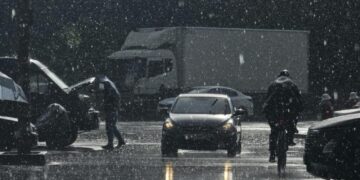 Україну чекає дощовий тиждень: де прогнозують зливи, грози та град