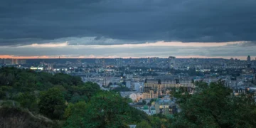 Після аномальної спеки Україну накриє хвиля негоди