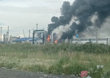 Омський НПЗ припинив роботу після атаки українських безпілотників — Reuters