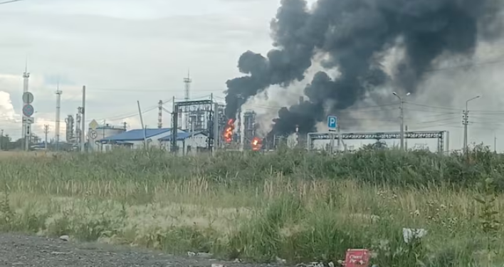 Омський НПЗ припинив роботу після атаки українських безпілотників — Reuters 1 Омський НПЗ припинив роботу після атаки українських безпілотників — Reuters