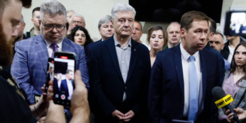 Верховний Суд не скасував незаконні санкції проти Порошенка: адвокат Новіков назвав причину