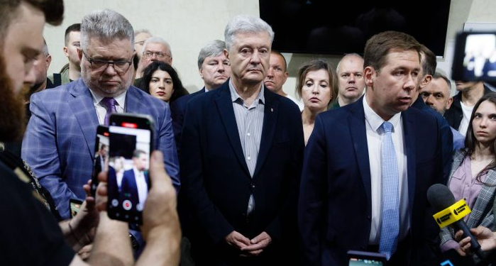 Верховний Суд не скасував незаконні санкції проти Порошенка: адвокат Новіков назвав причину 1 Верховний Суд не скасував незаконні санкції проти Порошенка: адвокат Новіков назвав причину
