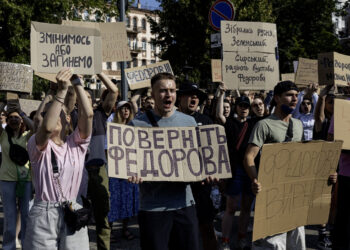 Спонсори «картонного Майдану»: хто платить за захист крісла Федорова 2 Спонсори «картонного Майдану»: хто платить за захист крісла Федорова