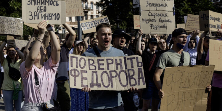 Спонсори «картонного Майдану»: хто платить за захист крісла Федорова 1 Спонсори «картонного Майдану»: хто платить за захист крісла Федорова
