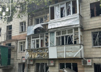 Росія вдарила КАБами по Сумах: постраждали 11 людей, з-під завалів врятували жінку