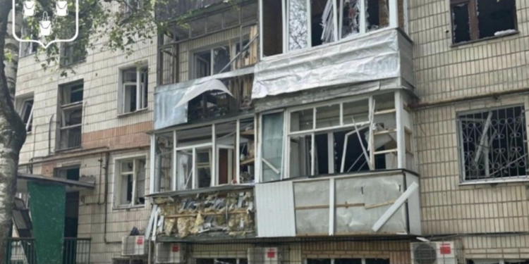 Росія вдарила КАБами по Сумах: постраждали 11 людей, з-під завалів врятували жінку
