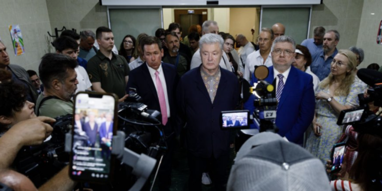 Порошенко застеріг владу від тиску на Верховний Суд: це підриває європейську інтеграцію України 1 Порошенко застеріг владу від тиску на Верховний Суд: це підриває європейську інтеграцію України