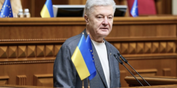 Учасники корупційних схем з уряду мають йти під суд, а не у відставку – Петро Порошенко