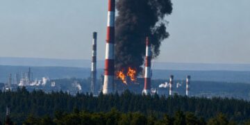 Сили оборони уразили НПЗ, міст і склад БпЛА РФ — Генштаб