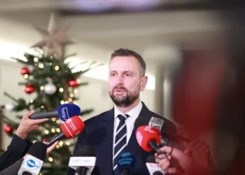 Українці призовного віку мають повернутися для служби в ЗСУ — міністр оборони Польщі