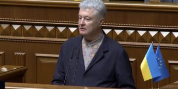 Порошенко в Раді: нам потрібна єдність для євроінтеграції, зміцнення ЗСУ і тиск на путіна для припинення вогню