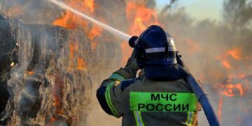 У Керчі після атаки дронів спалахнули масштабні пожежі: що відомо