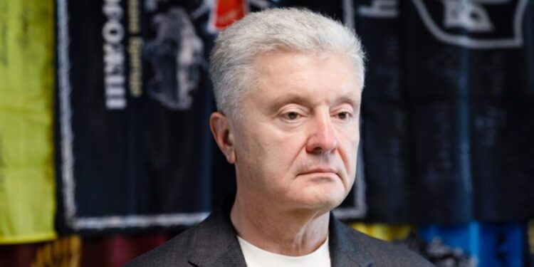 Порошенко розповів про збільшення виплат для військових 1 Порошенко розповів про збільшення виплат для військових