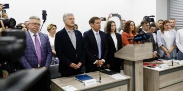 Як судді Верховного Суду проігнорували фальсифікацію санкційних документів проти Порошенка