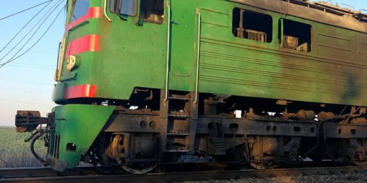 Російський дрон вдарив по електровозу на Дніпропетровщині: що відомо 1 Російський дрон вдарив по електровозу на Дніпропетровщині: що відомо