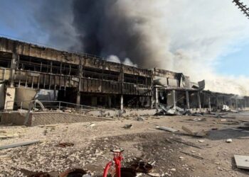 РФ вночі знищила склад популярного магазину техніки: що робити замовникам товару