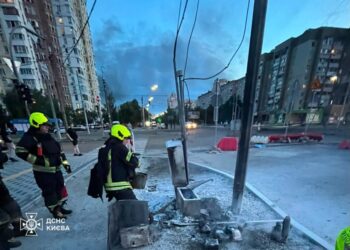 “Більшість цілей збили, але не балістику”, – Зеленський показав наслідки ударів по Києву