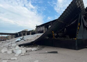 РФ атакувала Нову пошту в Ізюмі: пошкоджено вантажне відділення