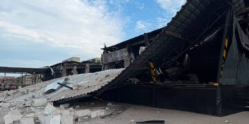 РФ атакувала Нову пошту в Ізюмі: пошкоджено вантажне відділення