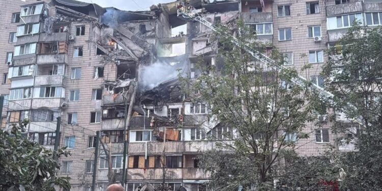 Росіяни масовано атакували Київ балістичними ракетами: 11 людей загинули, ще 46 поранені 1 Росіяни масовано атакували Київ балістичними ракетами: 11 людей загинули, ще 46 поранені