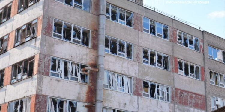 Росіяни з авіації атакували Запоріжжя: одна людина загинула, ще девять поранені 1 Росіяни з авіації атакували Запоріжжя: одна людина загинула, ще дев’ять поранені
