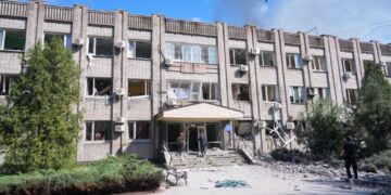 Росіяни атакували КАБами центр Запоріжжя, є загиблий та поранені
