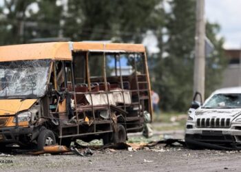 Росіяни вдарили КАБами по центру Сум: є загиблі та поранені