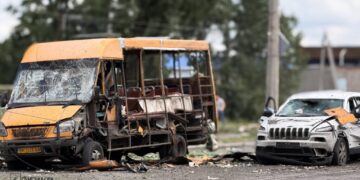 Росіяни вдарили КАБами по центру Сум: є загиблі та поранені