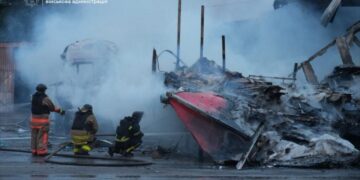 Росіяни атакували склад логістичного оператора у Запоріжжі: на місці влучання зайнялась пожежа