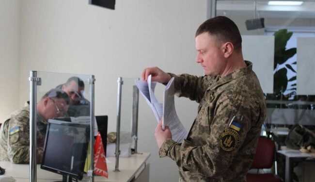 Воєнний стан і мобілізацію в Україні продовжили до 31 жовтня: рішення Ради