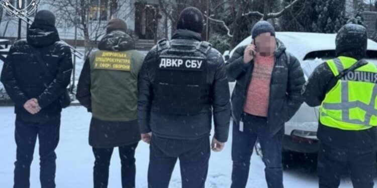 Екскомандира судитимуть за переплату понад 36 млн грн на зимовій формі для військових 1 Екскомандира судитимуть за переплату понад 36 млн грн на зимовій формі для військових