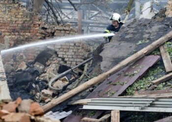 РФ атакувала Київщину ударними дронами: спалахнули склади, поранено чоловіка