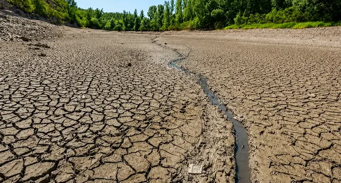 У Молдові почали використовувати стратегічний запас води через обміління Дністра 1 У Молдові почали використовувати стратегічний запас води через обміління Дністра