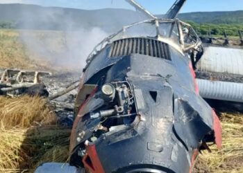 Російський літак спалахнув після аварійної посадки: на борту були семеро людей